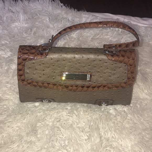 🔥Guess Handbag🔥🔥🔥🔥🔥 - Picture 2 of 8